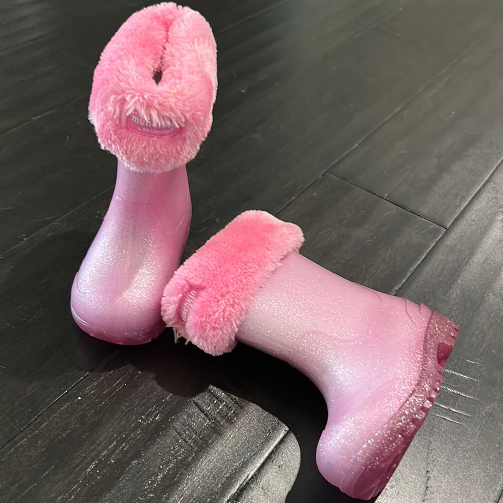 Munchkin girls rain boots